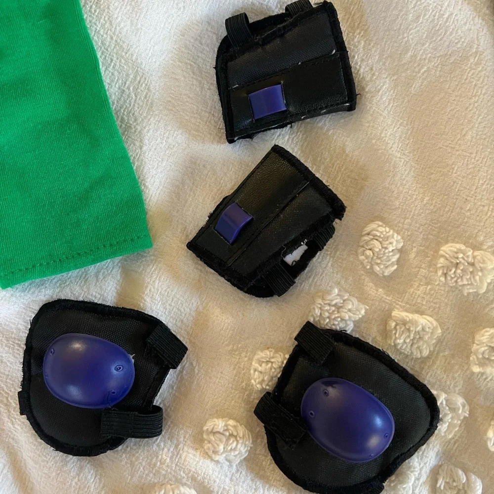 Pleasant Company American Girl 1990s roller blading outfit for 18” dolls - Picture 6 of 7